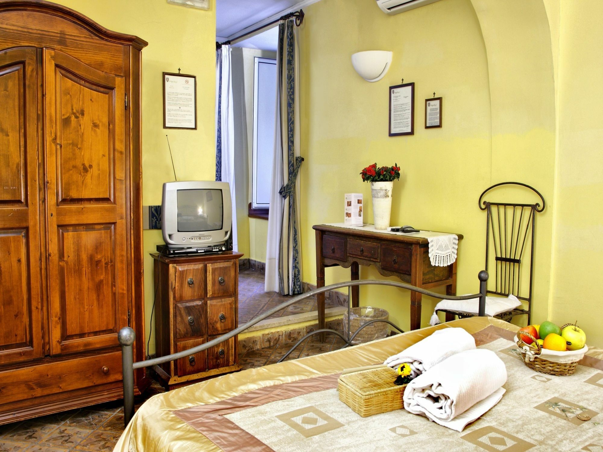 B&B L'Alloggio Dei Vassalli Napoli Ngoại thất bức ảnh